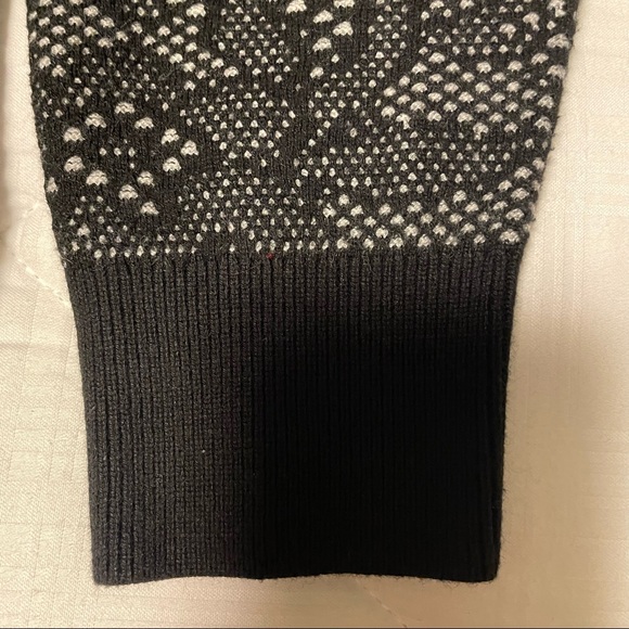 Ann Taylor Black and White Floral Zip Up Cardigan - Picture 5 of 5